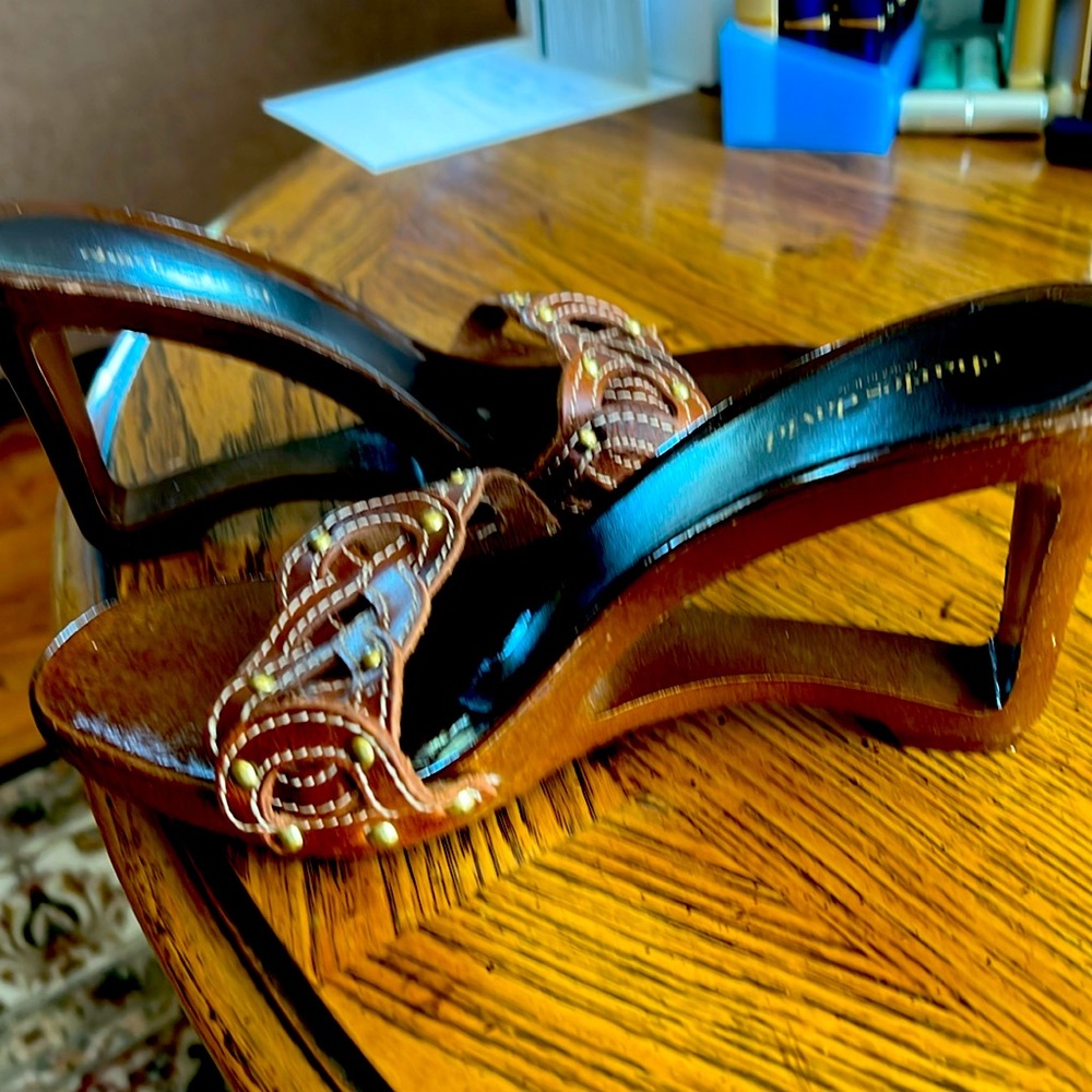 Heels😃Charles David Italy7.5BrownLeatherUnique designCable&StitchingVGCondition
